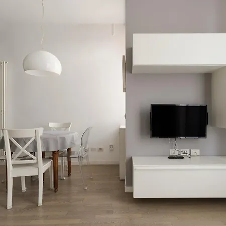 Guesthost - Cenisio Lovely Flat Διαμέρισμα