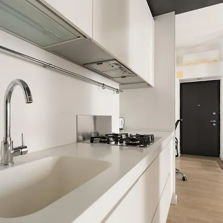 شقة Guesthost - Cenisio Lovely Flat *